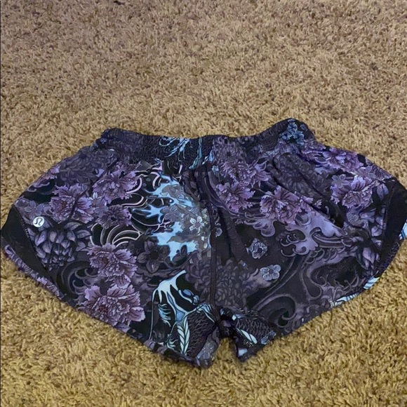 🍎 LULULEMON RARE SHORTS - Picture 2 of 3